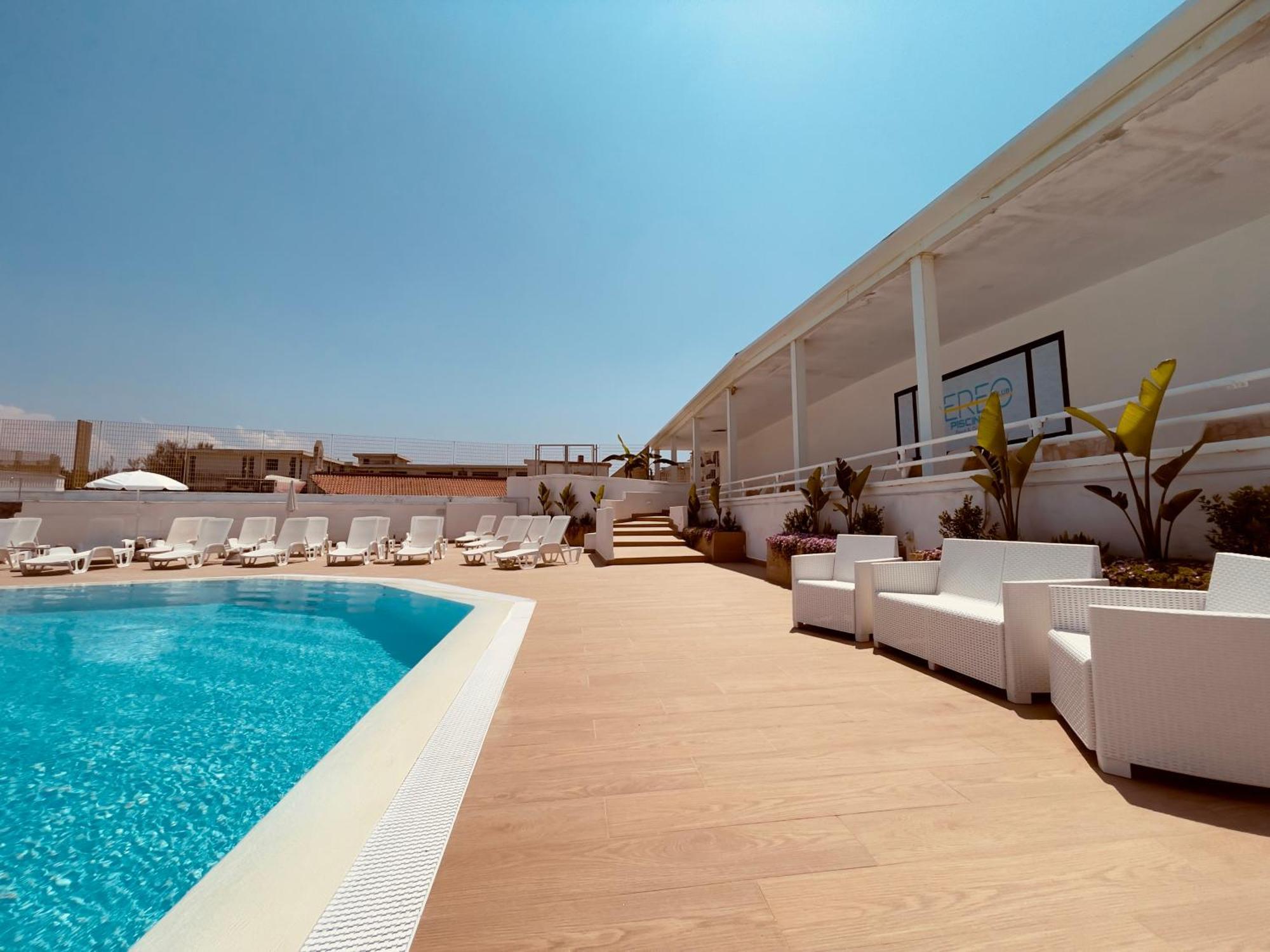 Athena Sea Front Apartment, Parking & Pool Lago Patria Luaran gambar