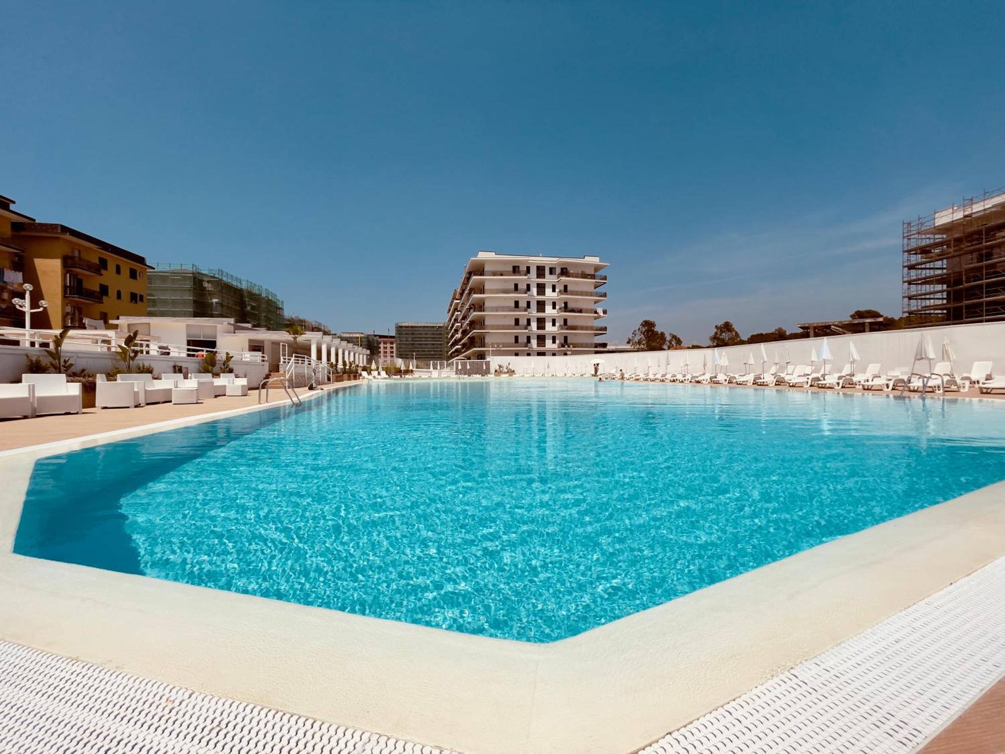 Athena Sea Front Apartment, Parking & Pool Lago Patria Luaran gambar